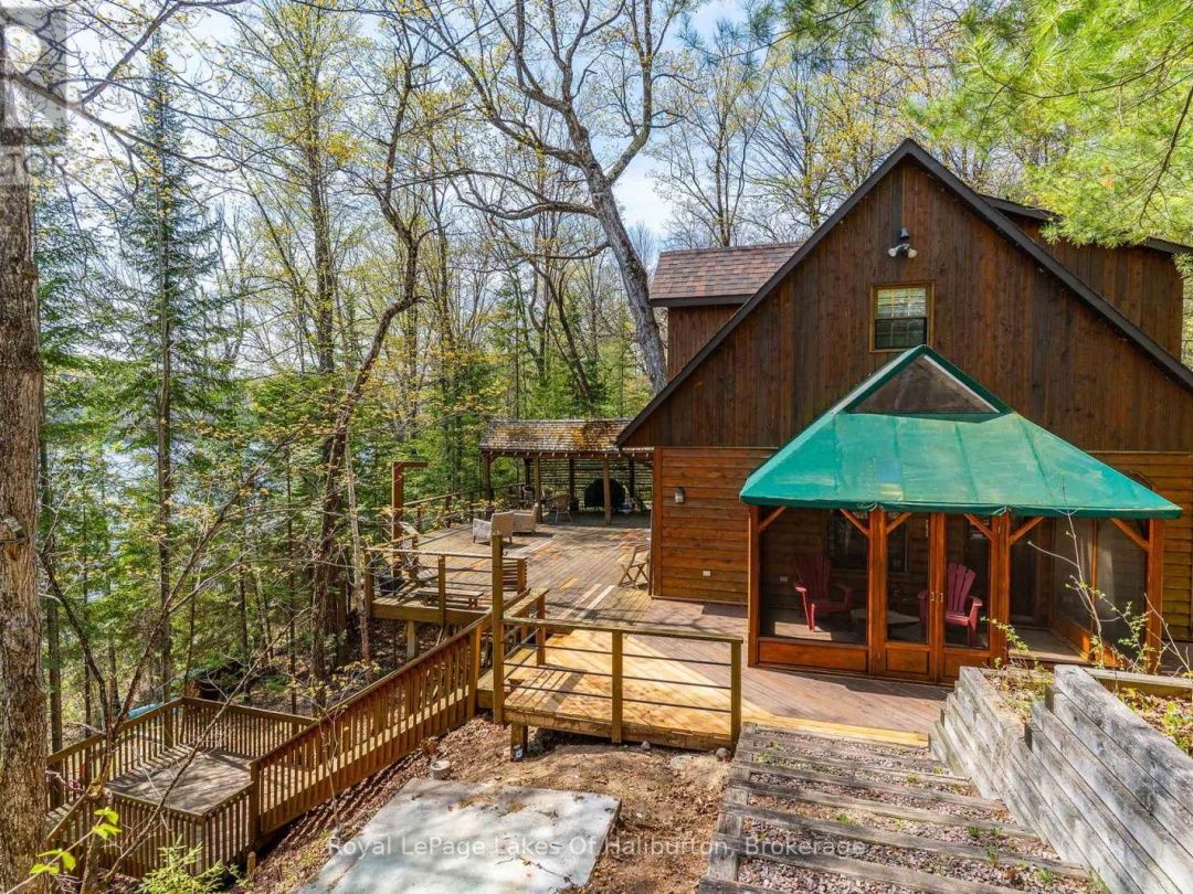 1248 Portage Road, Portage Lake