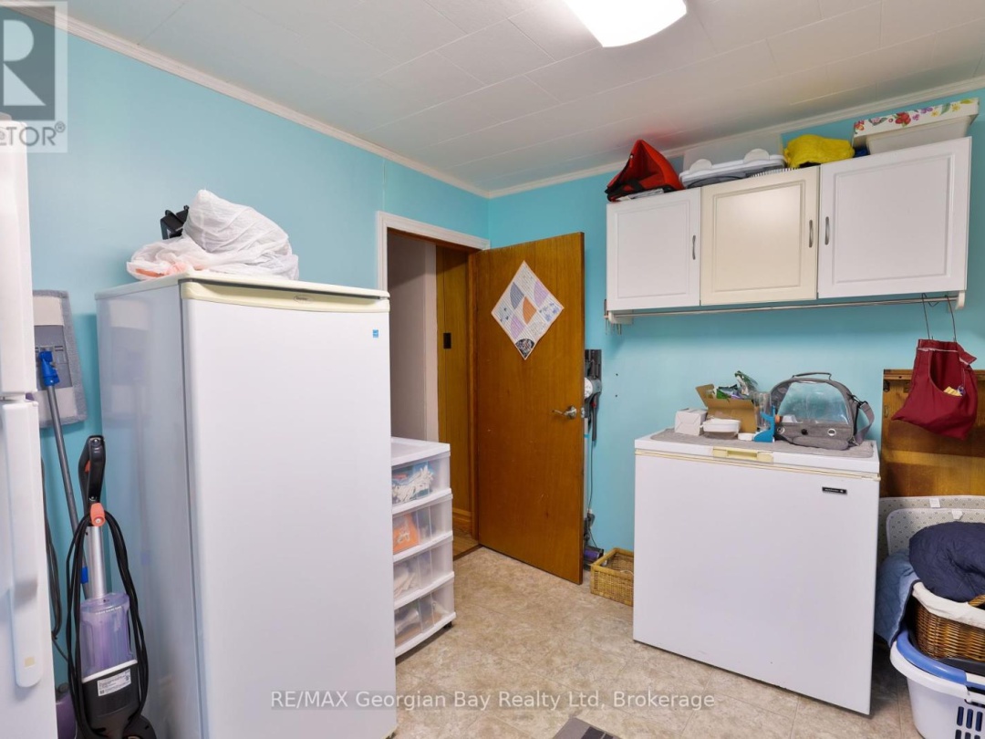 3485 Fraser Lane, Tay