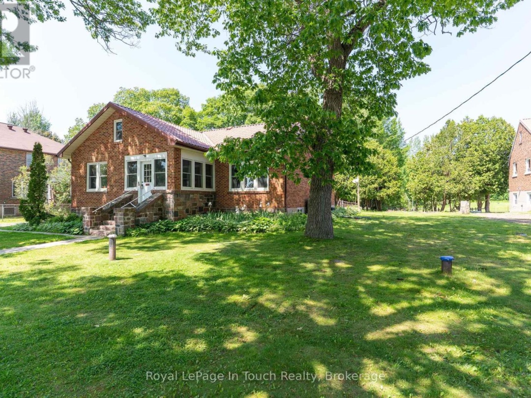 2596 HONEY HARBOUR ROAD, 