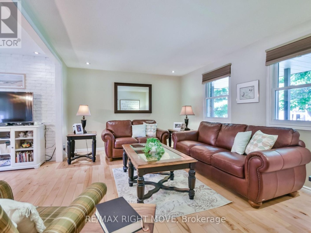 2009 MARCHMONT ROAD, 