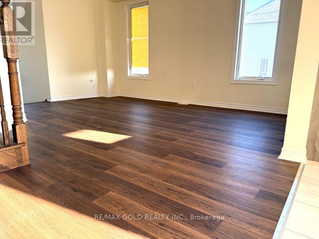 84 ATLANTIS DRIVE W, 