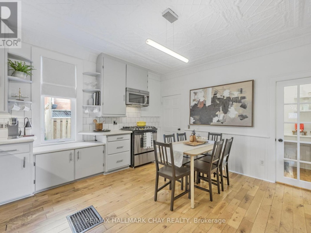 230 MISSISSAGA STREET W, 