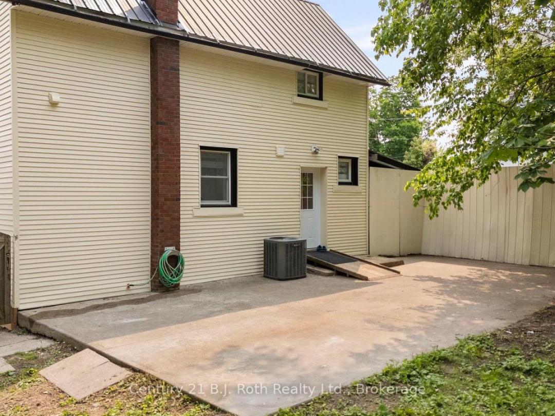 17 Douglas Street, Orillia