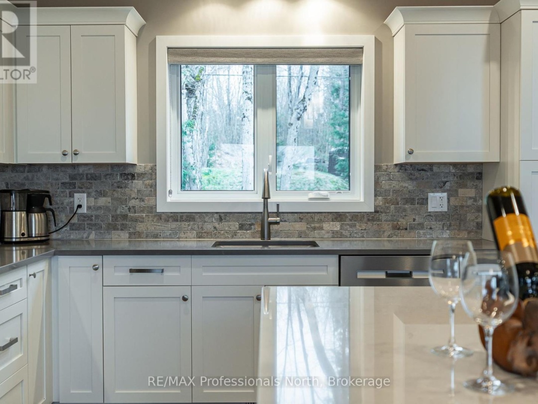 5997 Kennisis Lake Road, Kennisis Lake