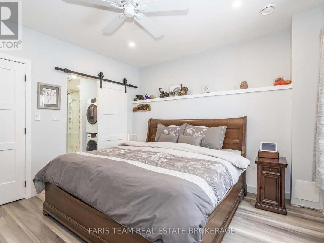 32 LEISURE COURT, 