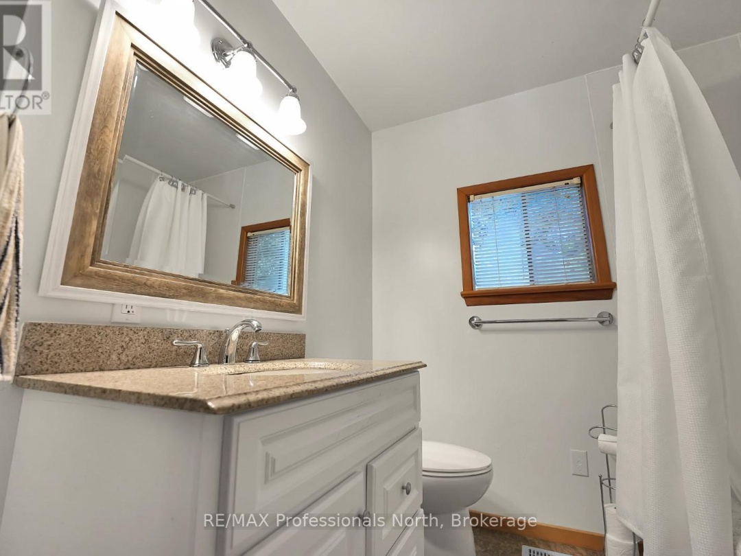 6547 Kennisis Lake Road, Kennisis Lake