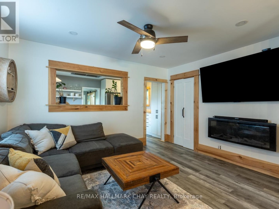 109 BORLAND STREET E, 