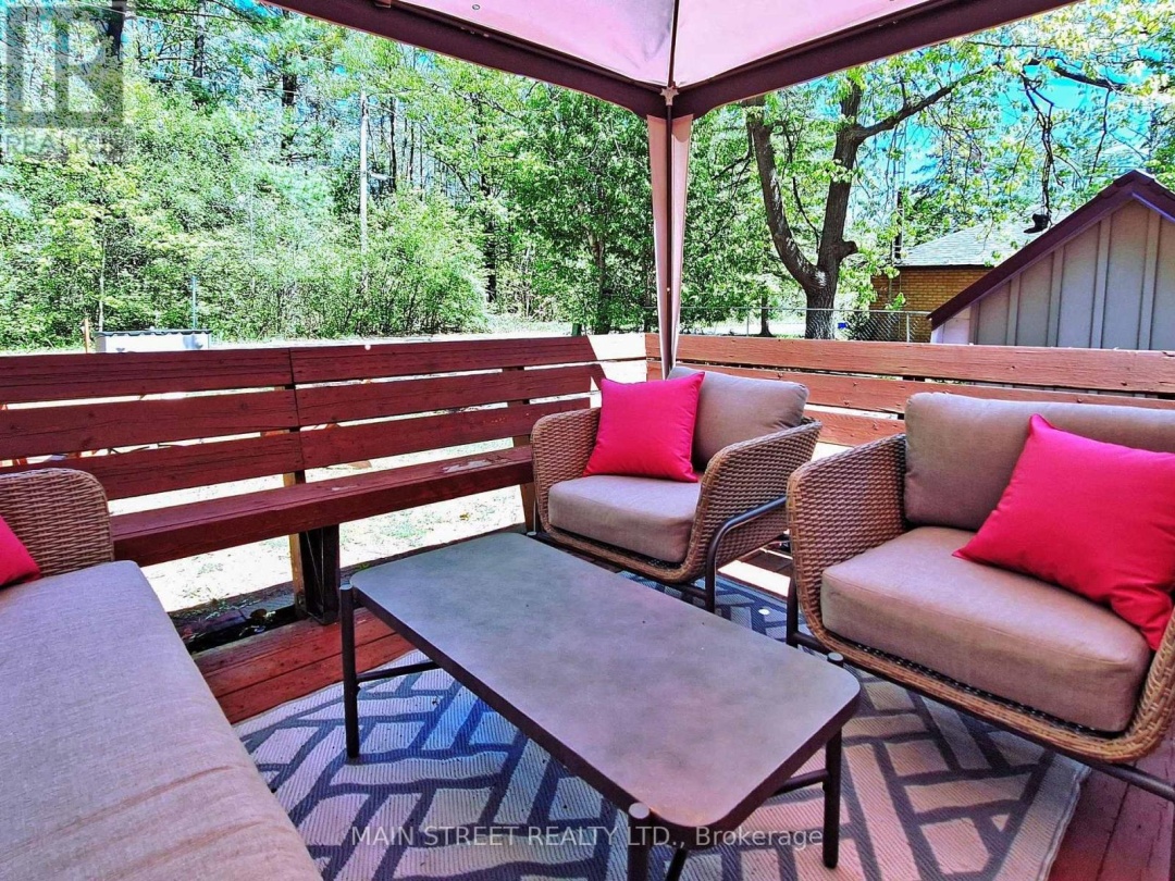 2 Ceadarhurst Avenue, Sturgeon Lake