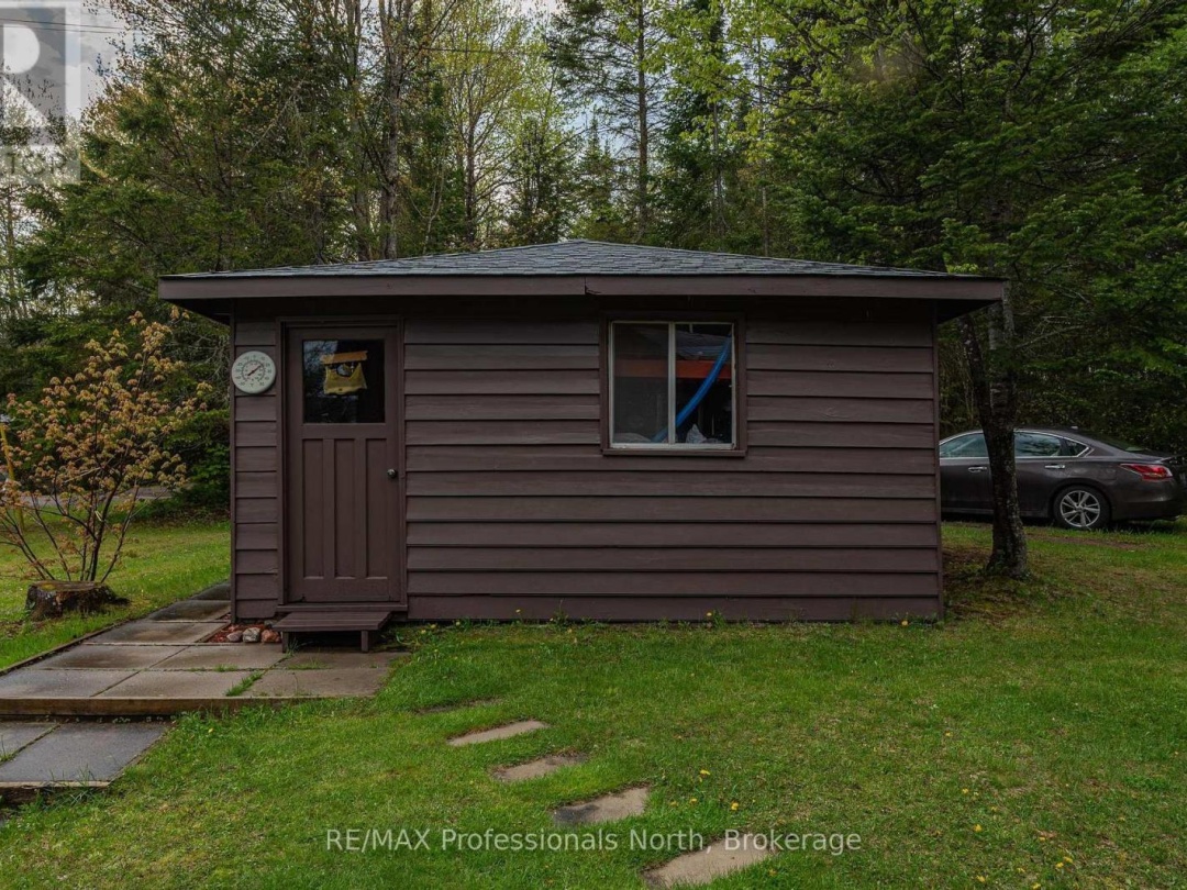 1070 Glamorgan Road E, Gooderham Lake