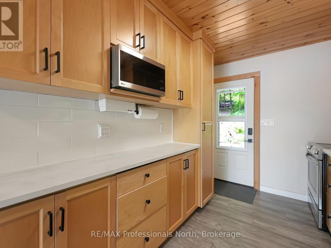 1998 Alsop Road, Glamor Lake