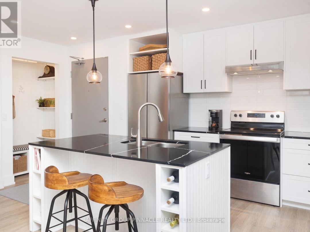 302 - 19A WEST STREET N, 