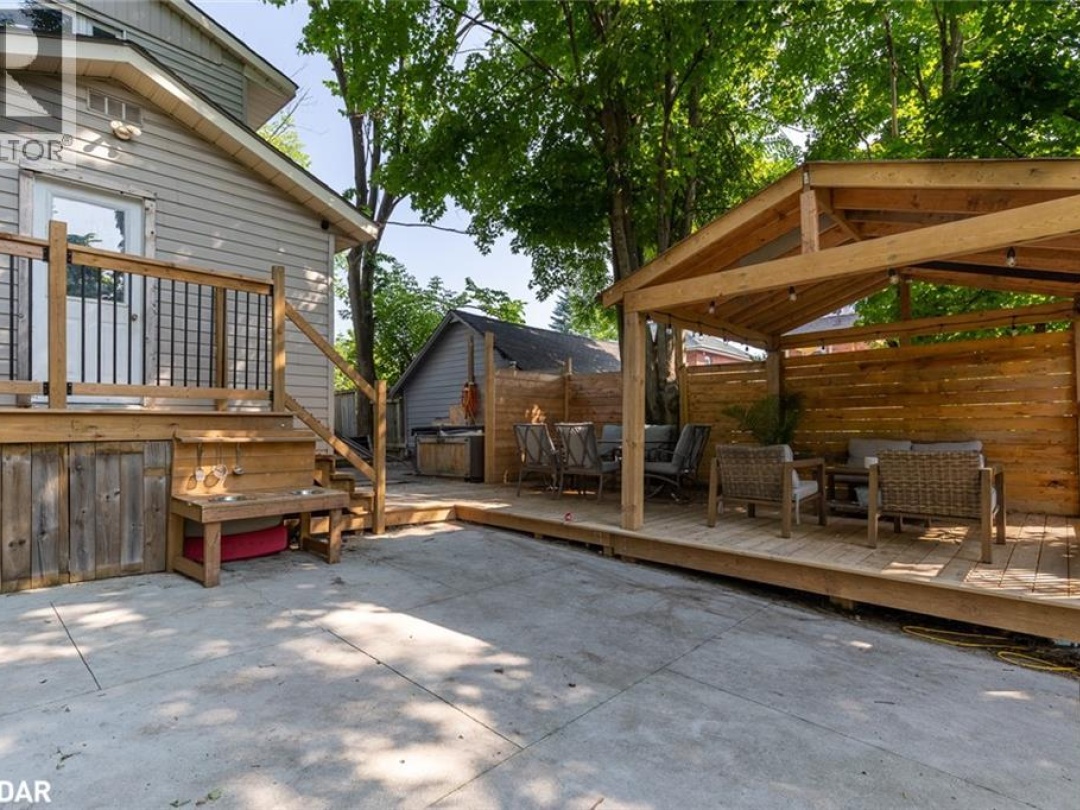 109 BORLAND Street E, 