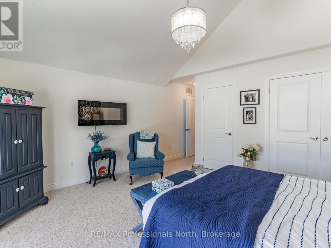 13 68 Webb Circle, Kashagawigamog Lake