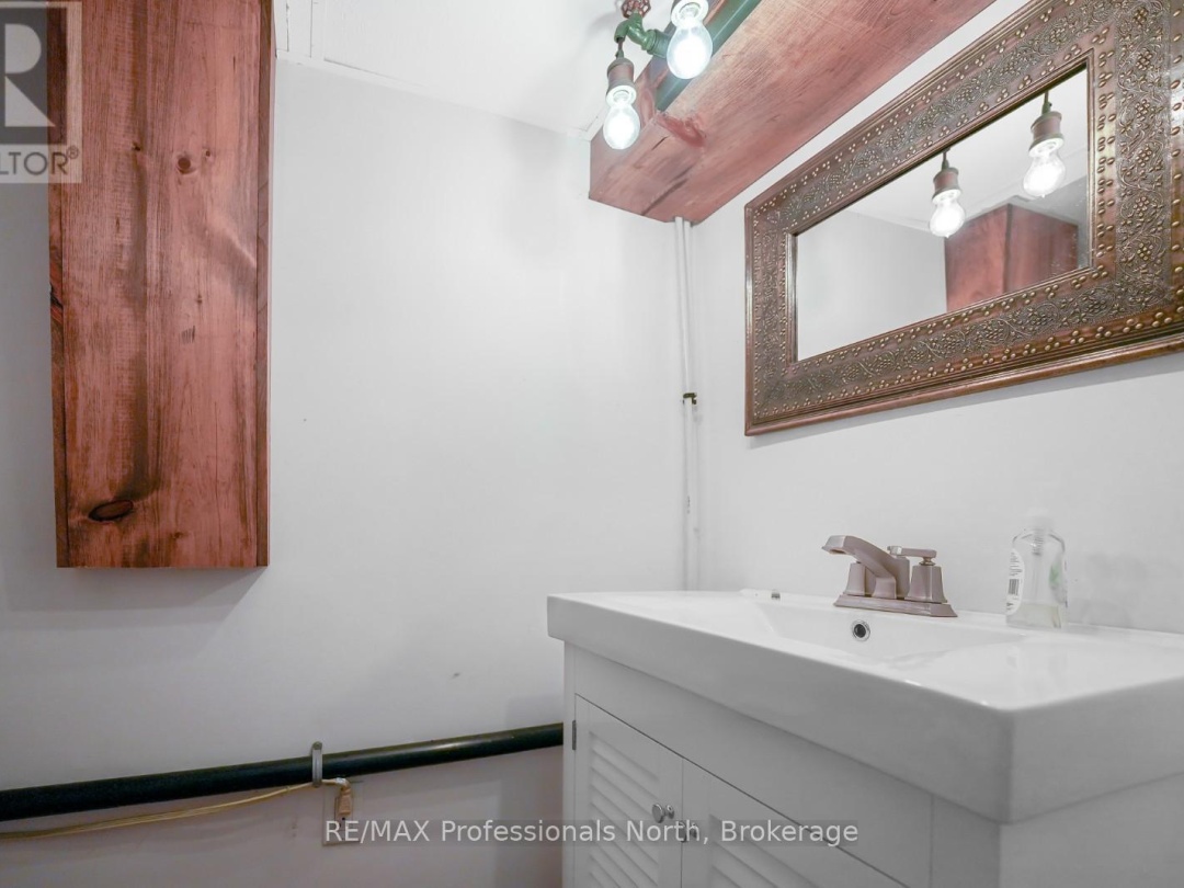 2787 Watts Road, Kennisis Lake
