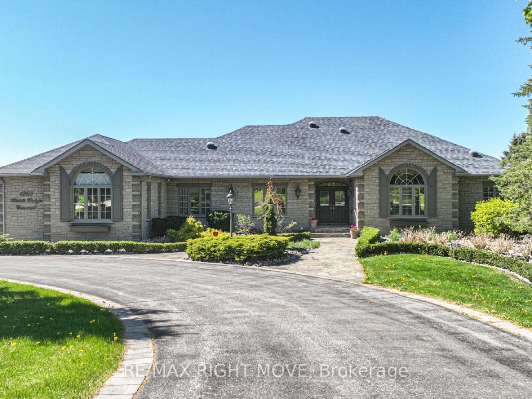1263 Hawk Ridge Crescent, Severn