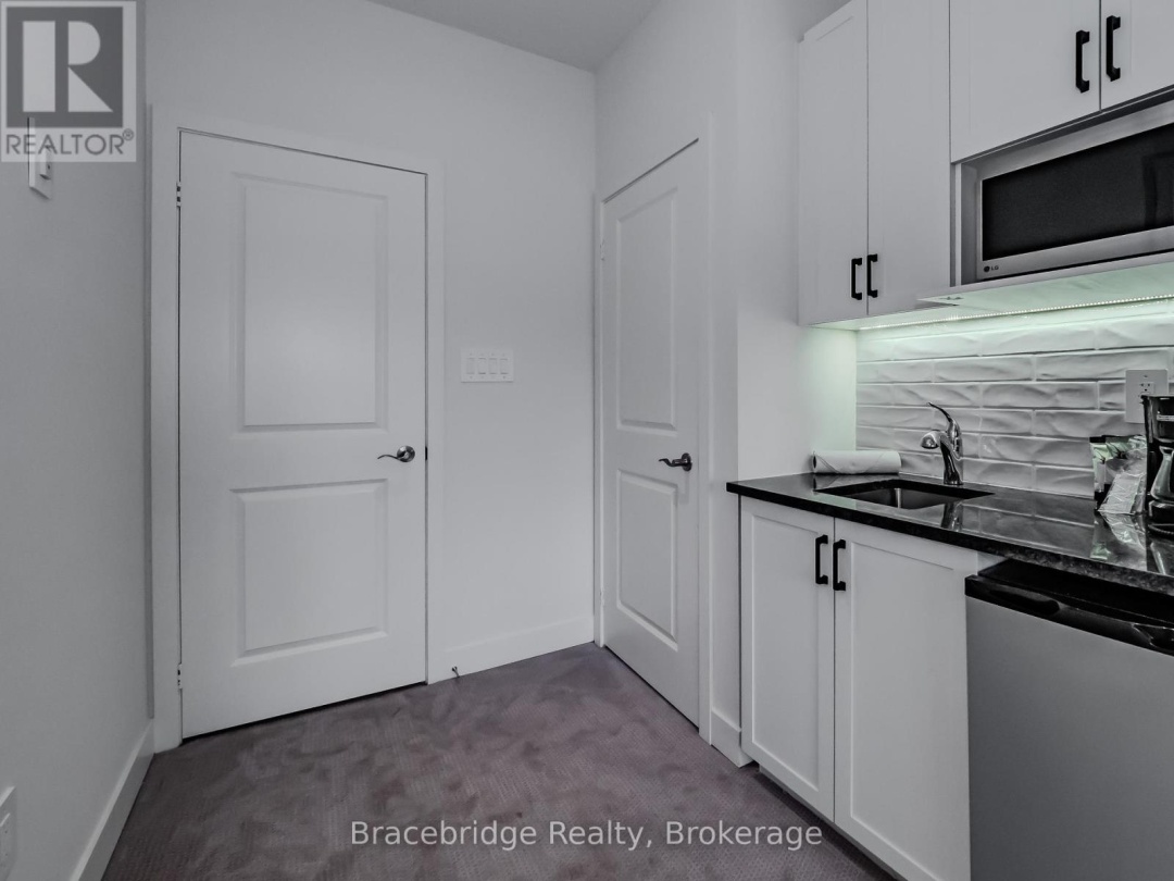 Bhv B203 1869 Muskoka Rd 118 Highway W, 