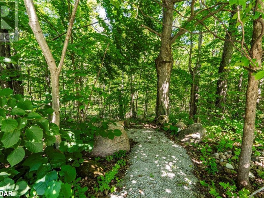 403 MOONSTONE Road E, 