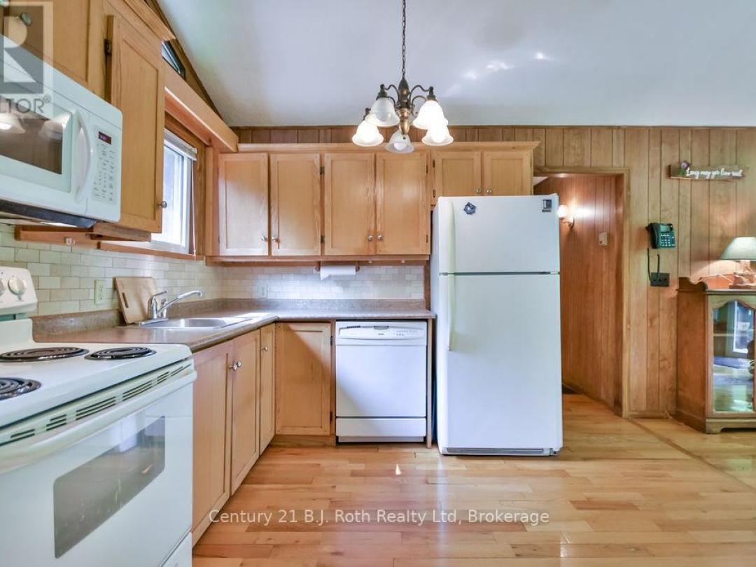 1755 TWIN OAKS CRESCENT, 