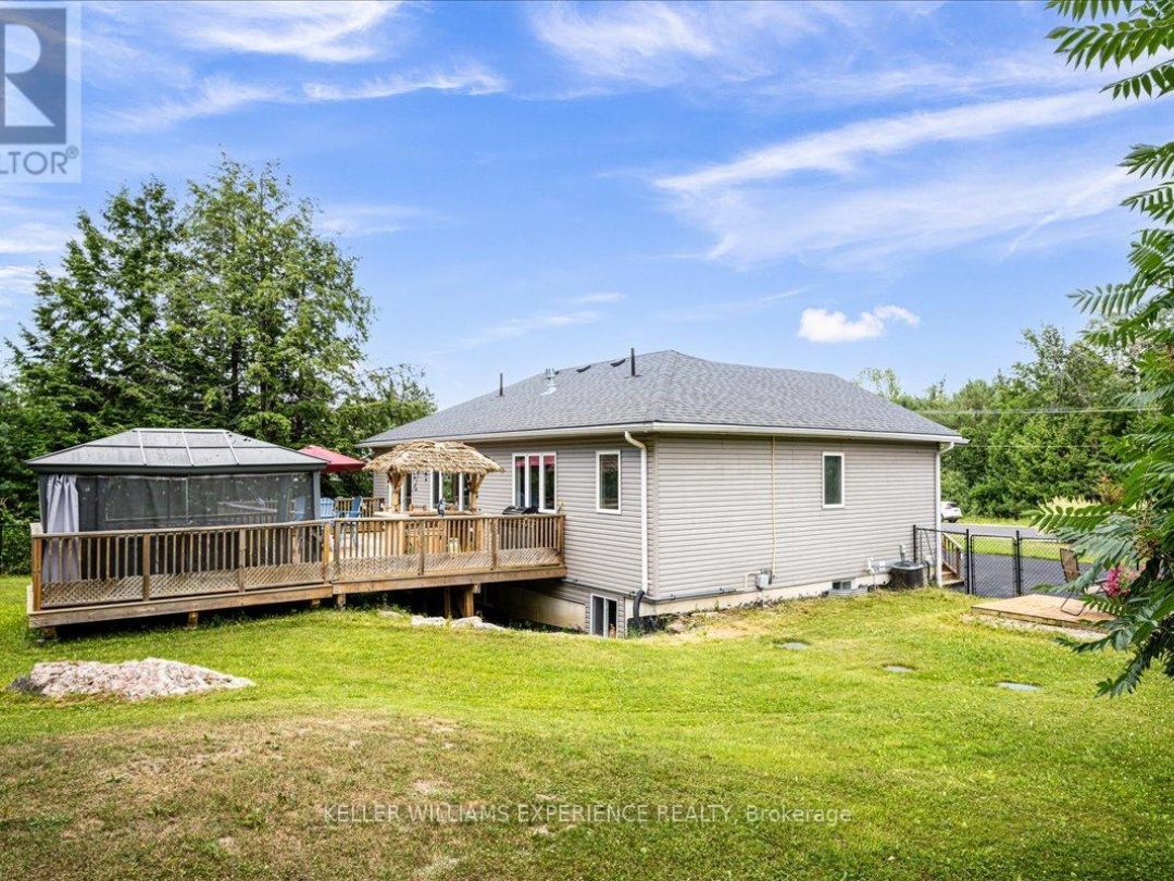 158 MOONSTONE ROAD E, 