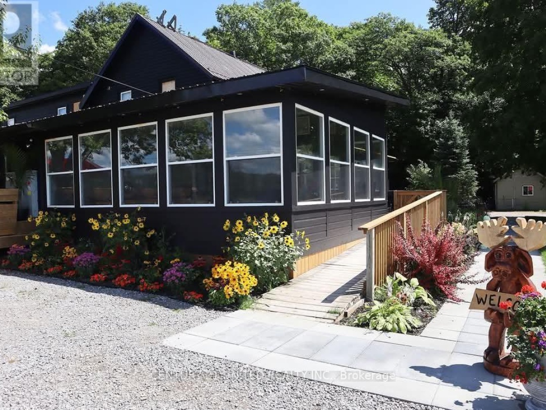 1014 Lois Lane, Gull Lake