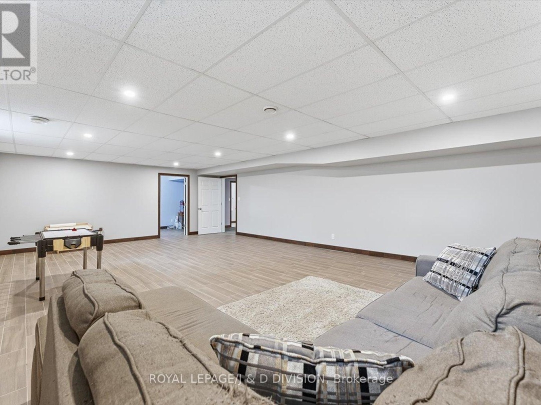 2925 PINECONE TRAIL, 