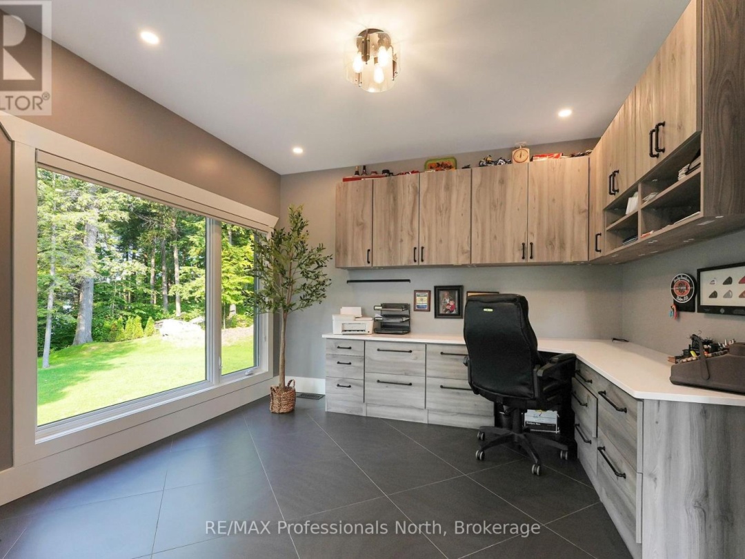 1034 Lone Wolf Crescent, Percy Lake