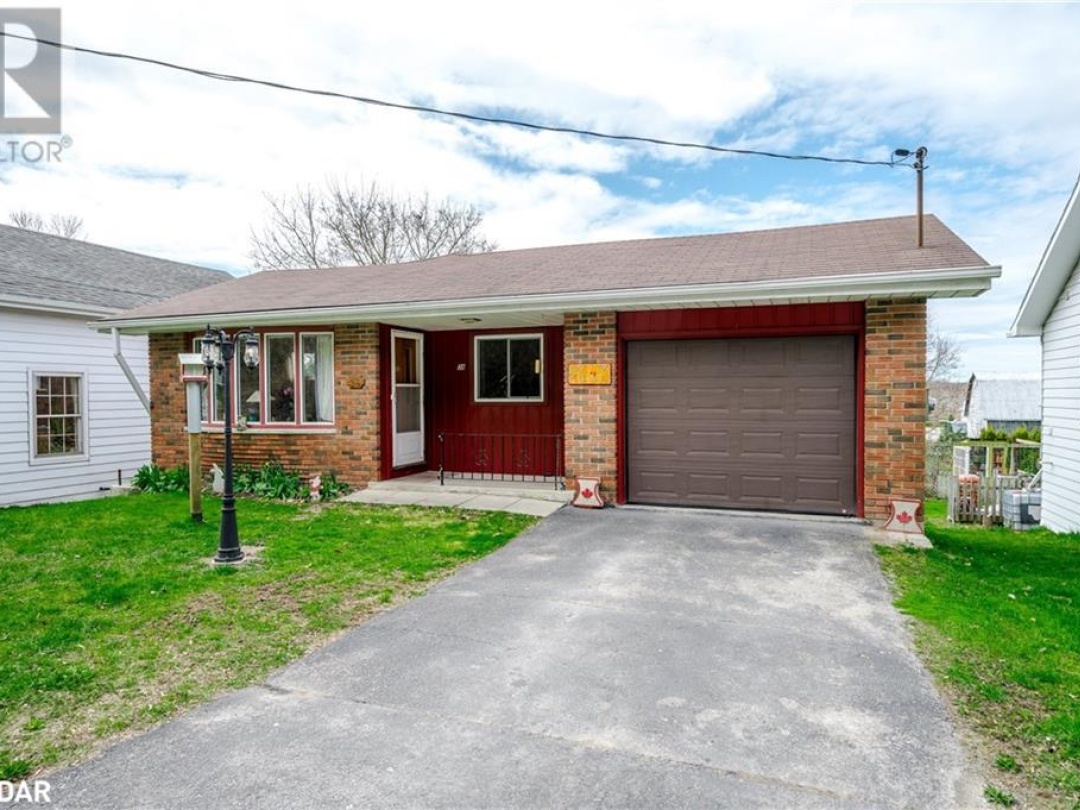 28 Bond Street E, Fenelon Falls