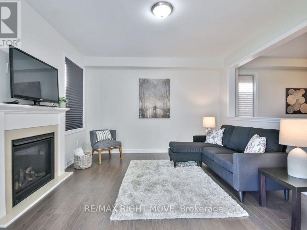 3117 Orion Boulevard, Orillia
