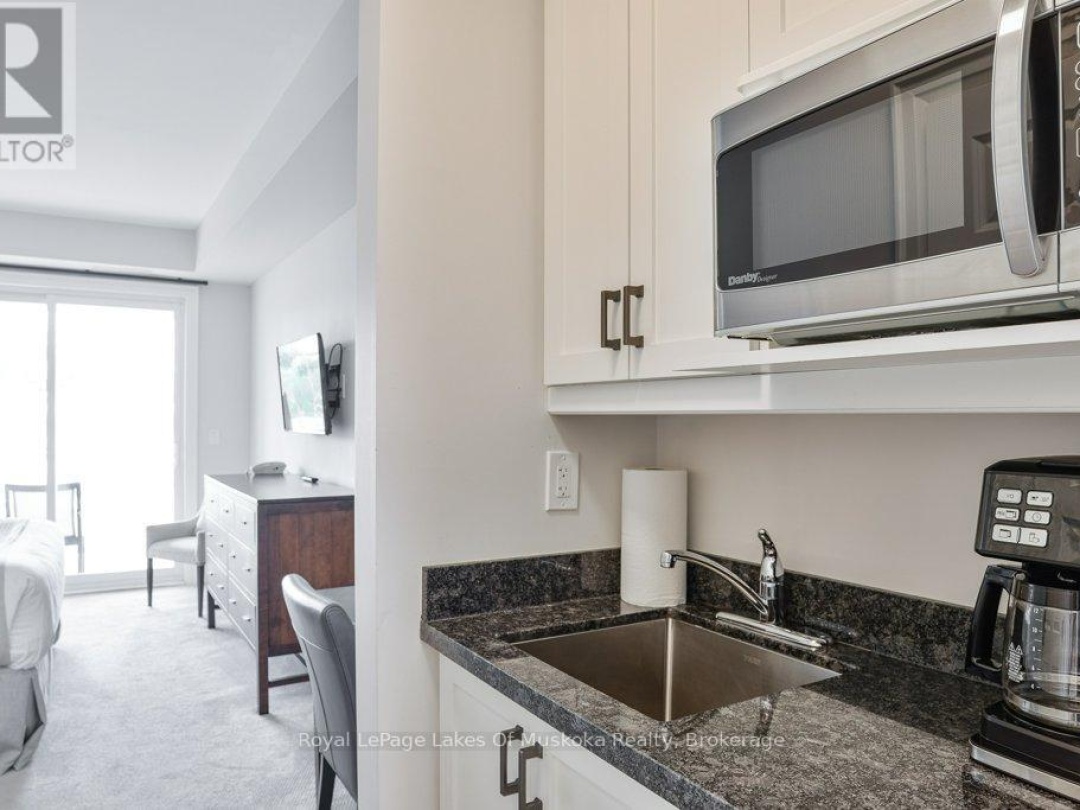 6 - 1869 MUSKOKA RD 118 ROAD W, 