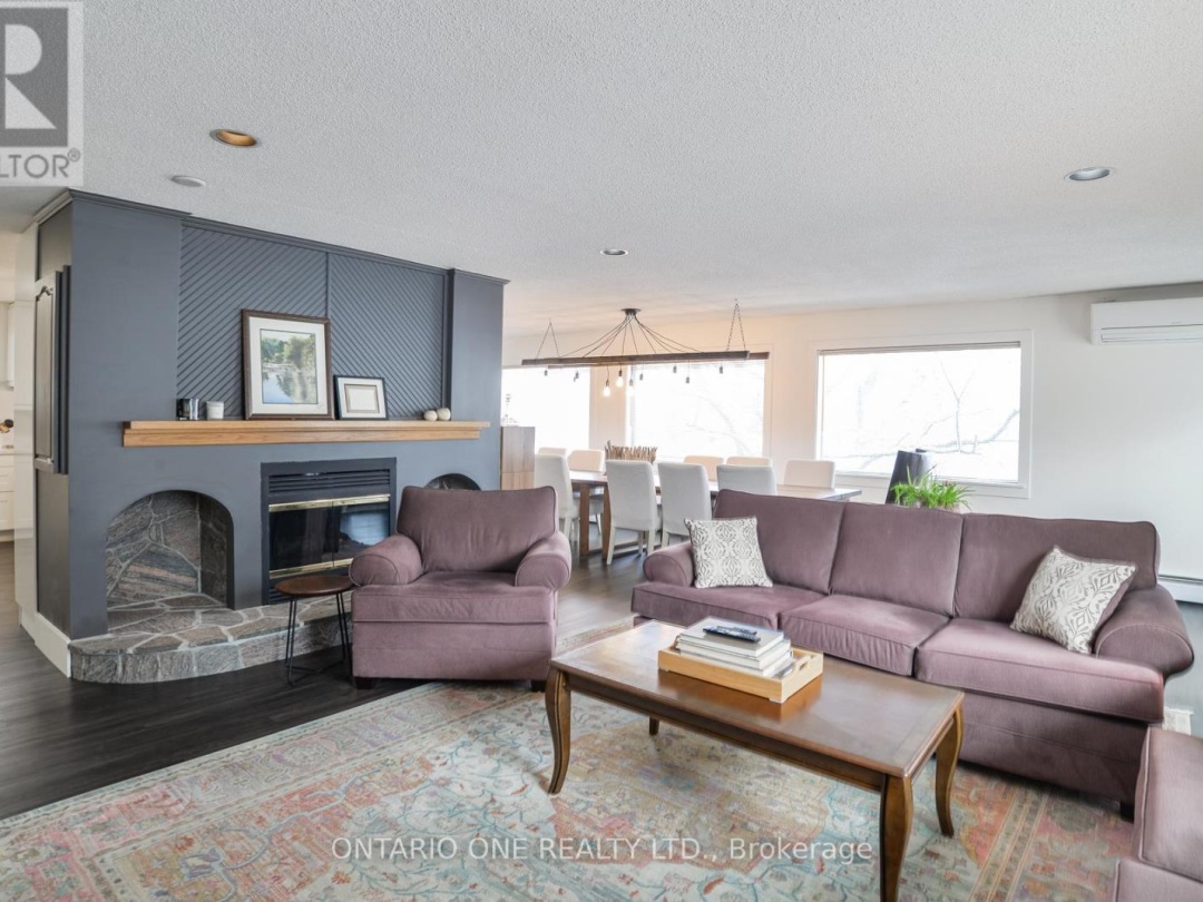 811 BAY STREET, 