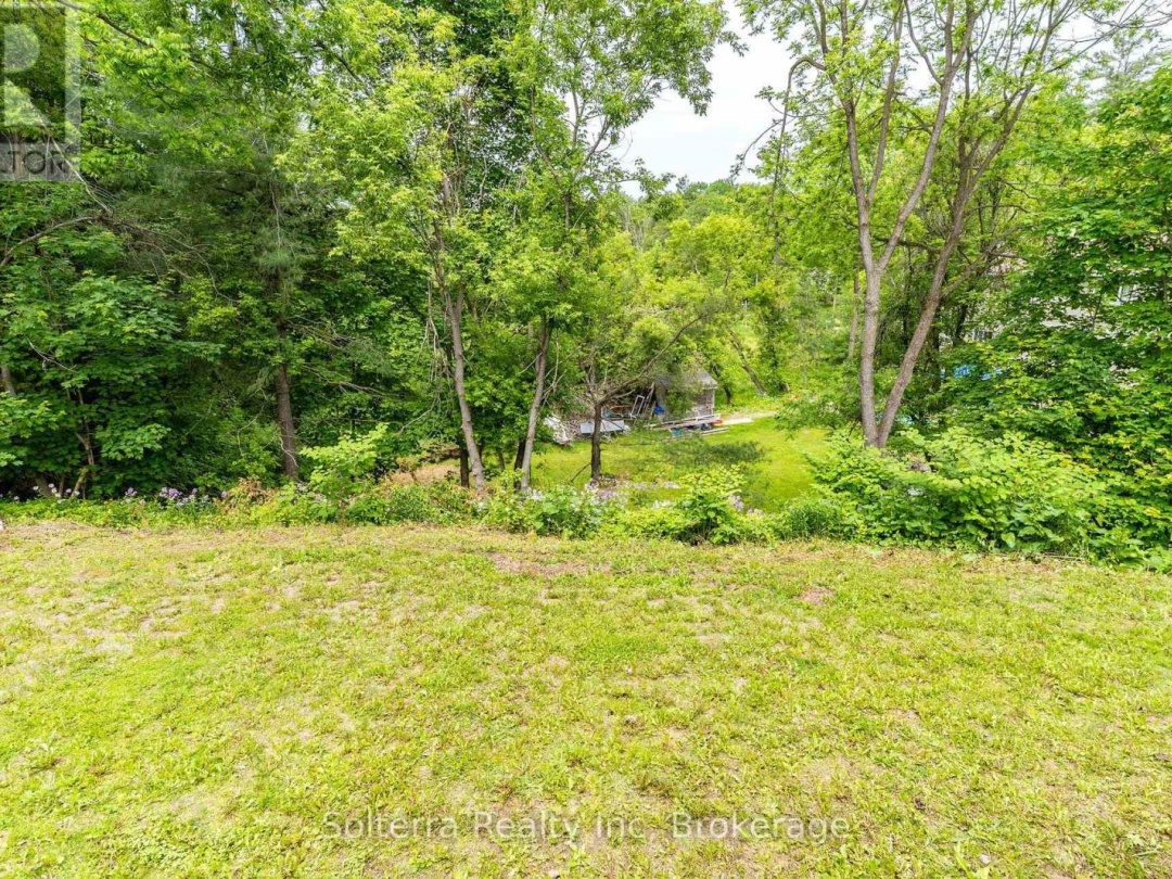 160 WAGNER ROAD W, 