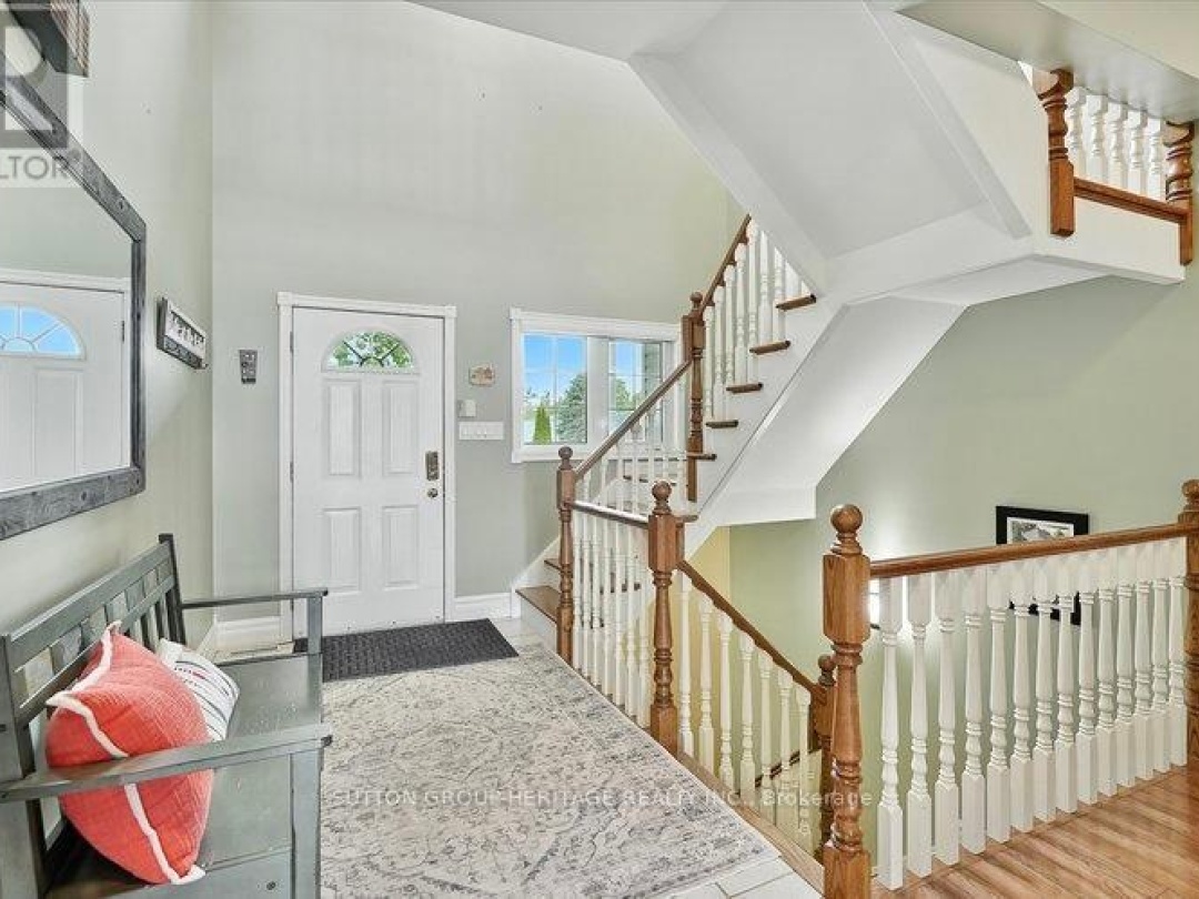 400 FRONT STREET W, 