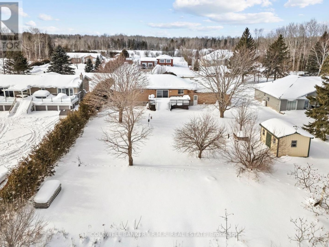 84 Pinewood Boulevard, Canal Lake