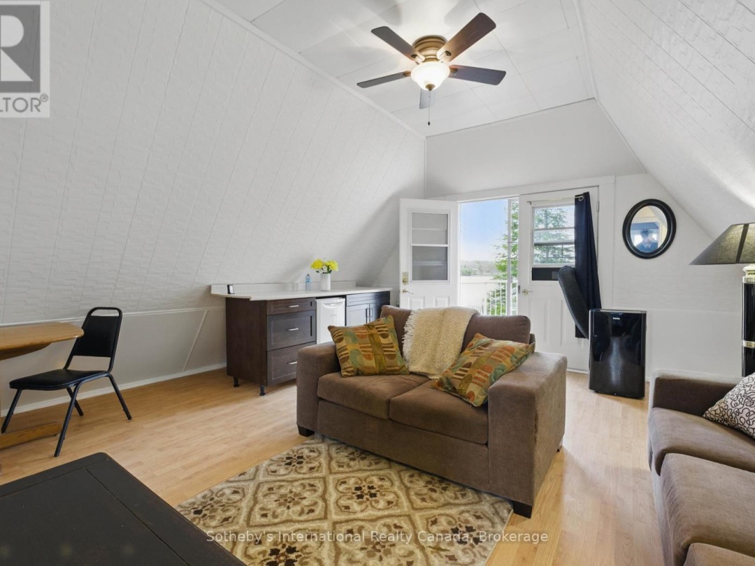 1041 Conservation Road, Doe Lake