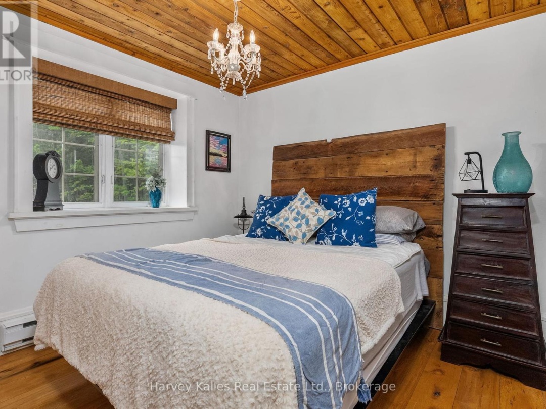 157 Chalet Crescent, Peninsula Lake