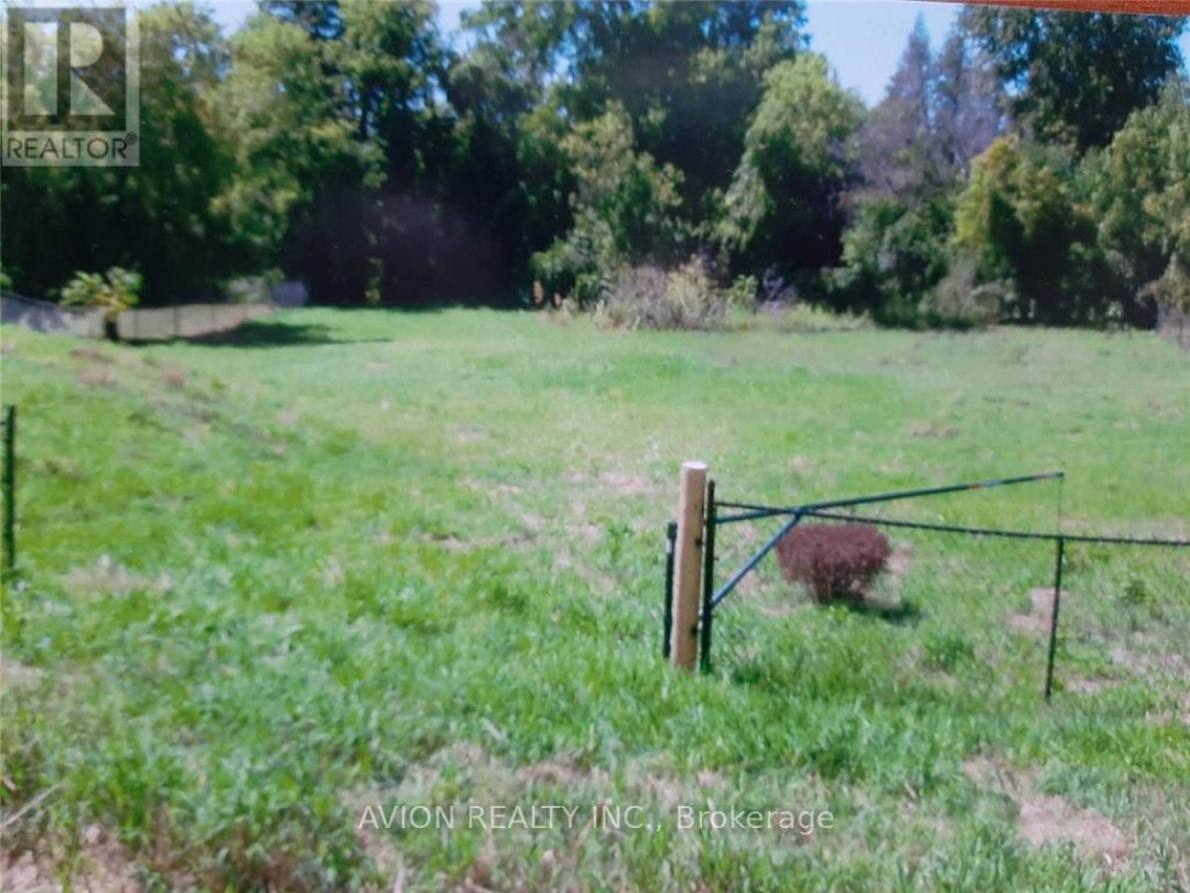 8 Hazel Street, Talbot Lake