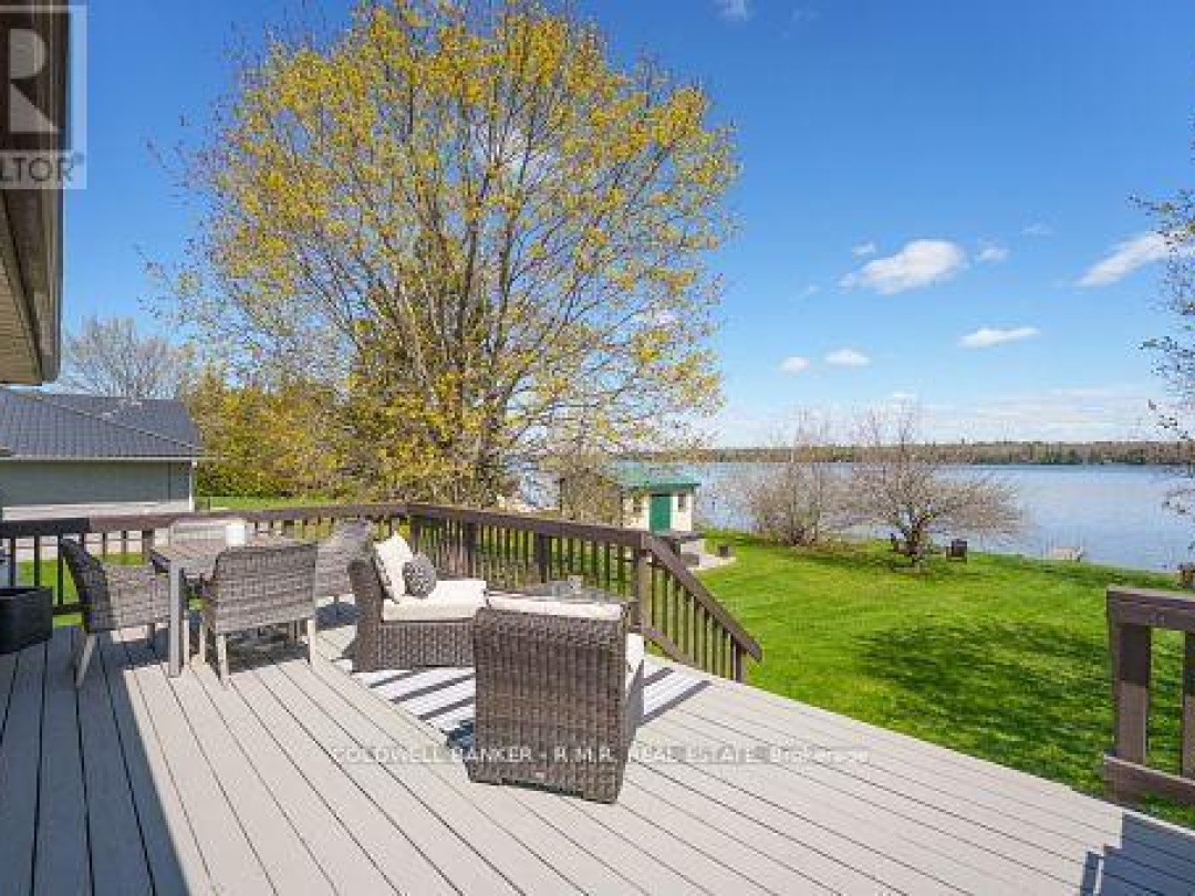 84 Pinewood Boulevard, Canal Lake