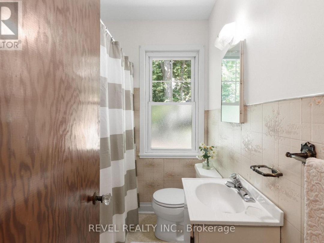 72 KING STREET W, 