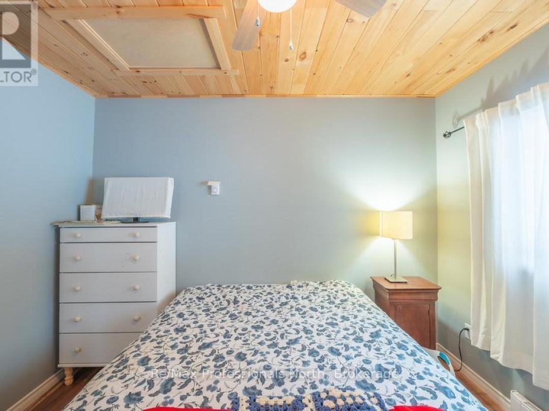 1145 Chelsea Lane, Maple Lake