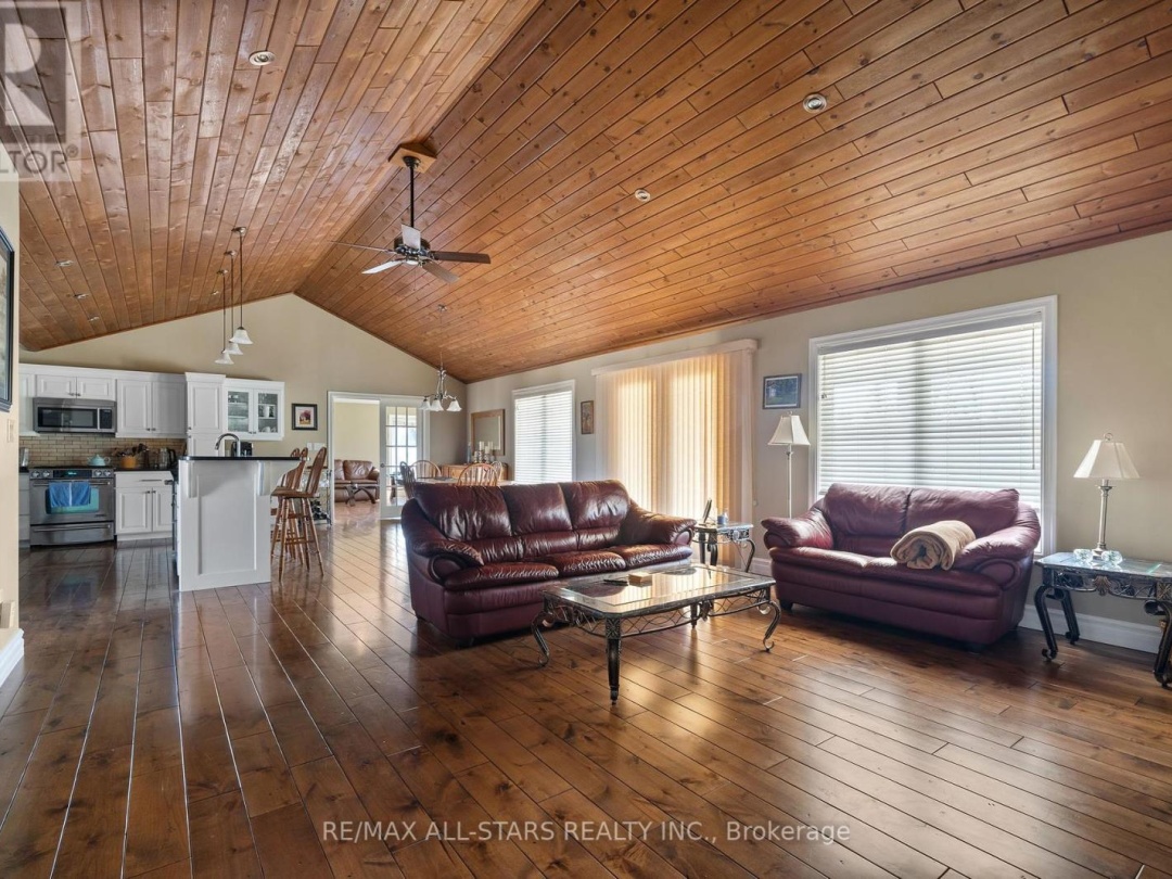 210 Moorings Drive, Burnt Lake