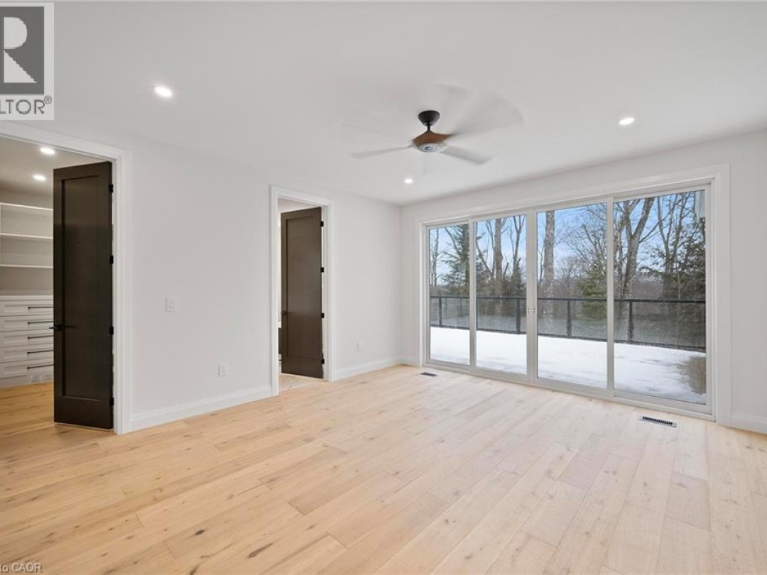 33 GLEN EAGLE Court, 