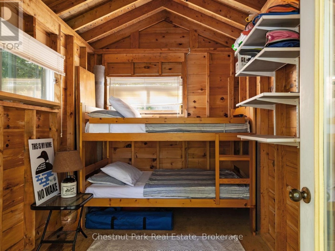 10 TAYLOR (26LM10) ISLAND, 