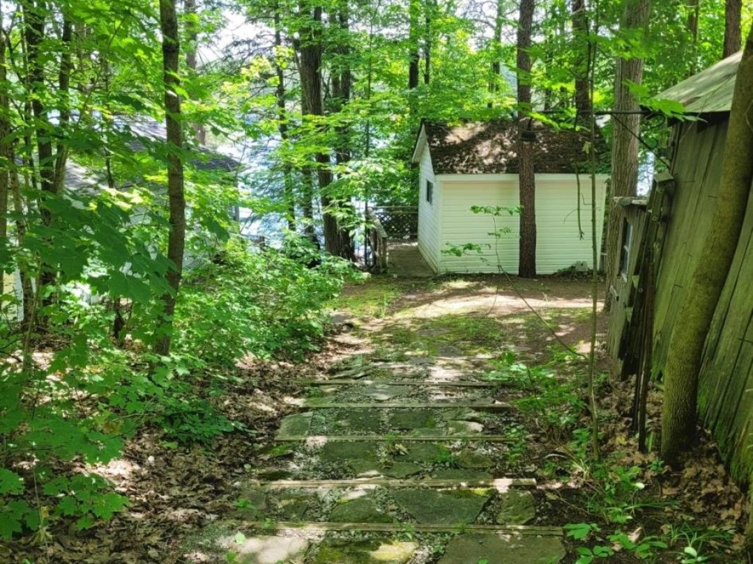 1038 FITCHETT LANE, 