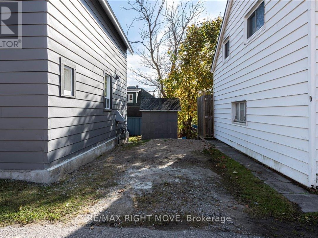 89 DOUGLAS STREET, Orillia
