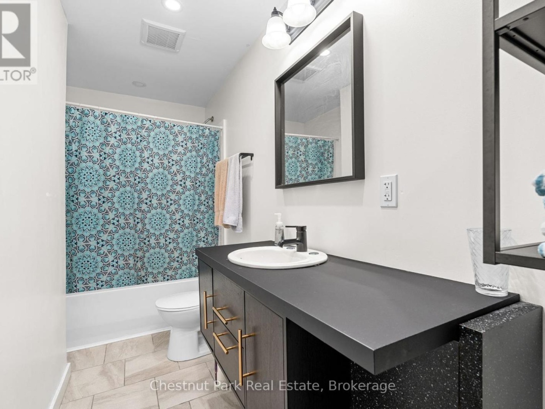 17 WINDSONG CRESCENT, 