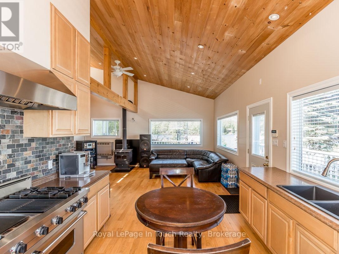 36 Yellowhead Island, Gloucester Pool