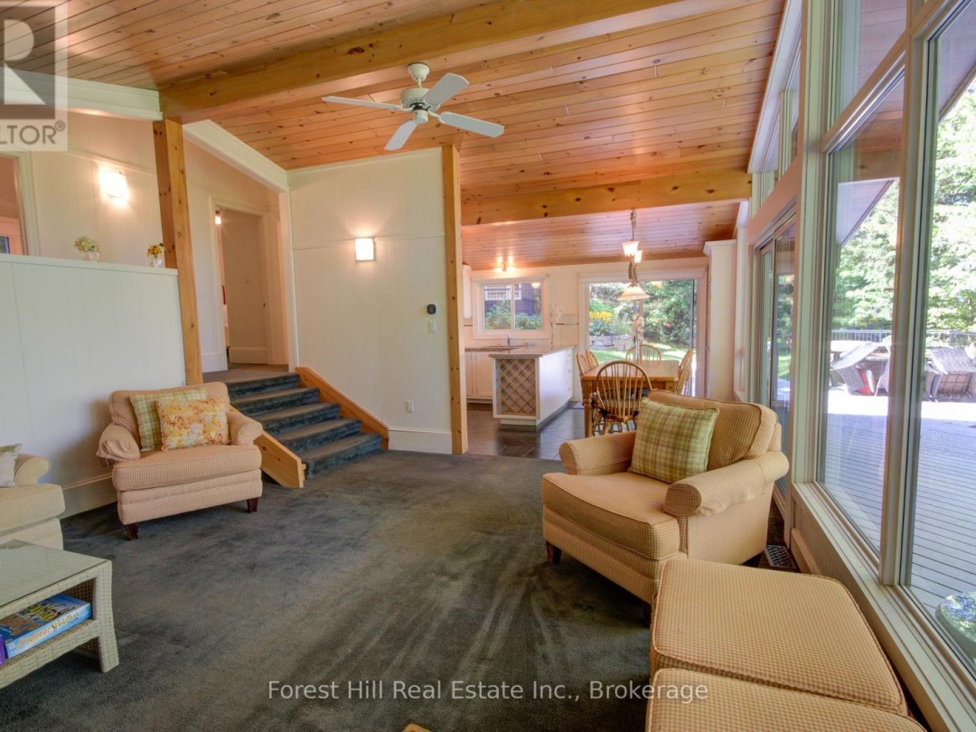 21 LAKEVIEW CRESCENT, 