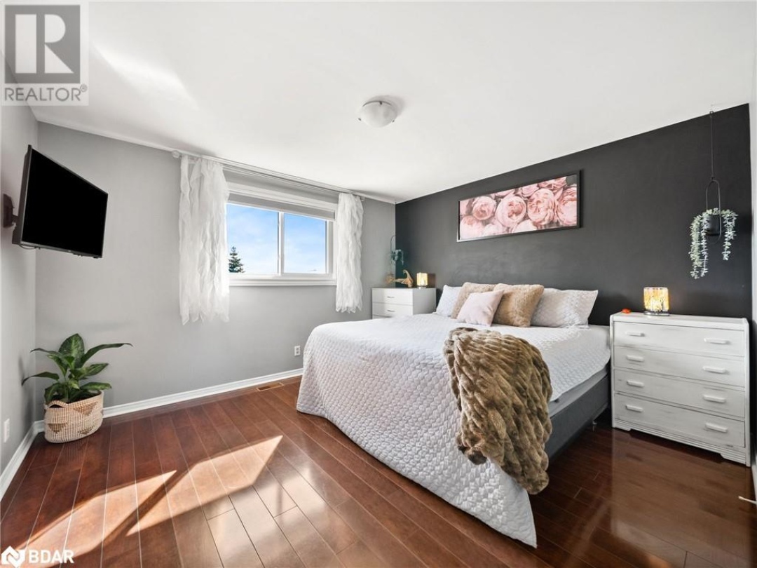 2 CHESTNUT Place, 