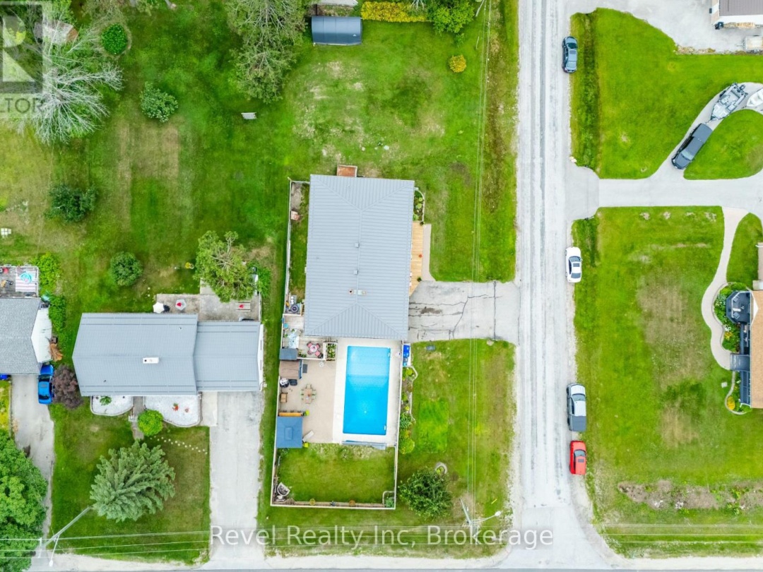 10 JAMIESON CRESCENT, 