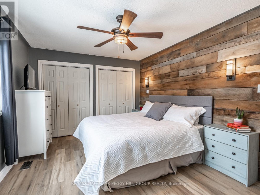 285 WARMINSTER SIDEROAD, 